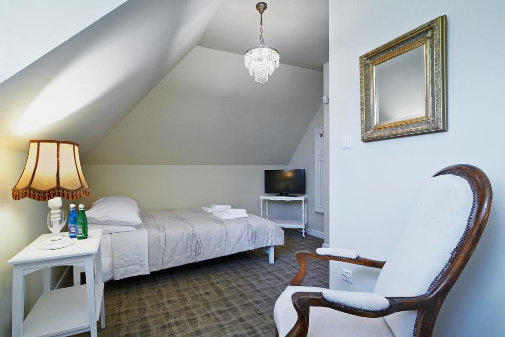Dwor Osmolice Bed & Breakfast Bialki Dolne Exterior photo