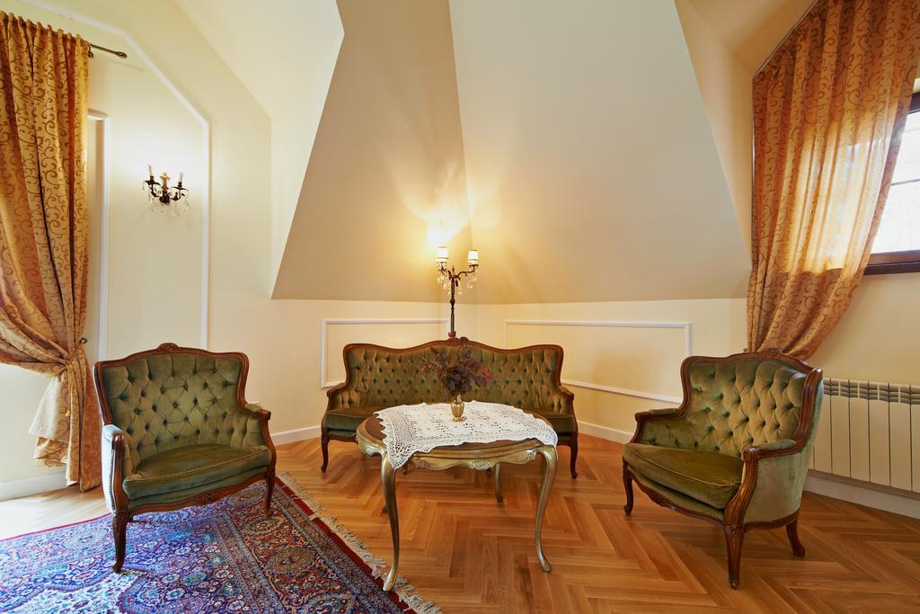 Dwor Osmolice Bed & Breakfast Bialki Dolne Exterior photo