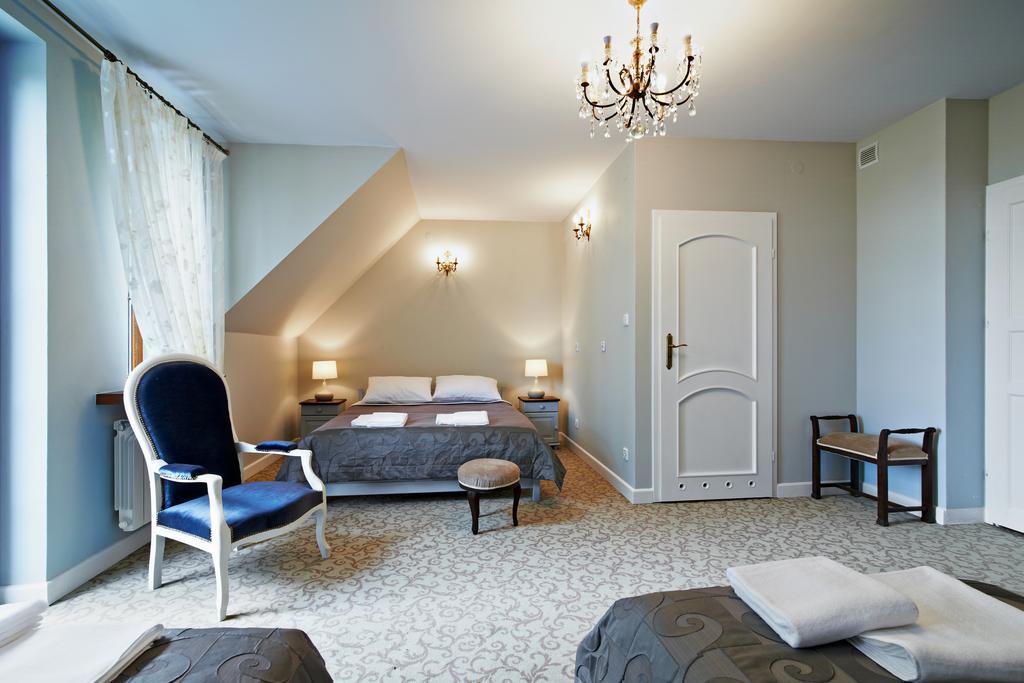 Dwor Osmolice Bed & Breakfast Bialki Dolne Exterior photo