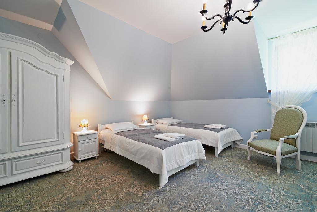 Dwor Osmolice Bed & Breakfast Bialki Dolne Exterior photo
