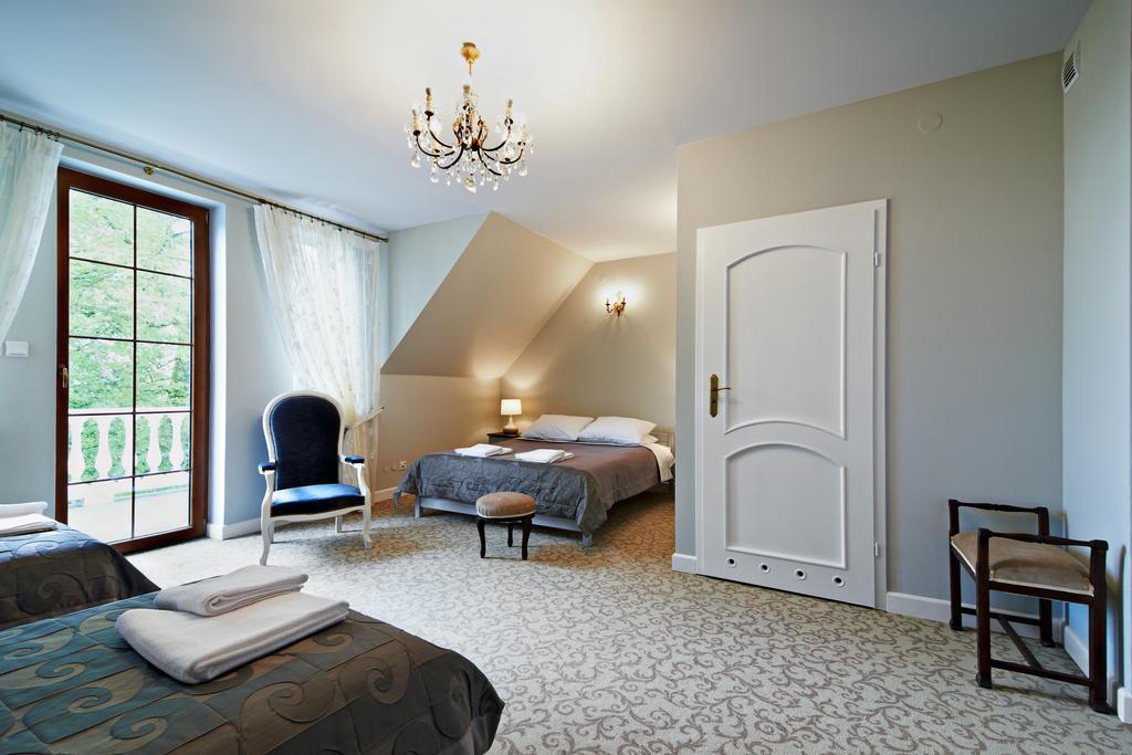 Dwor Osmolice Bed & Breakfast Bialki Dolne Exterior photo