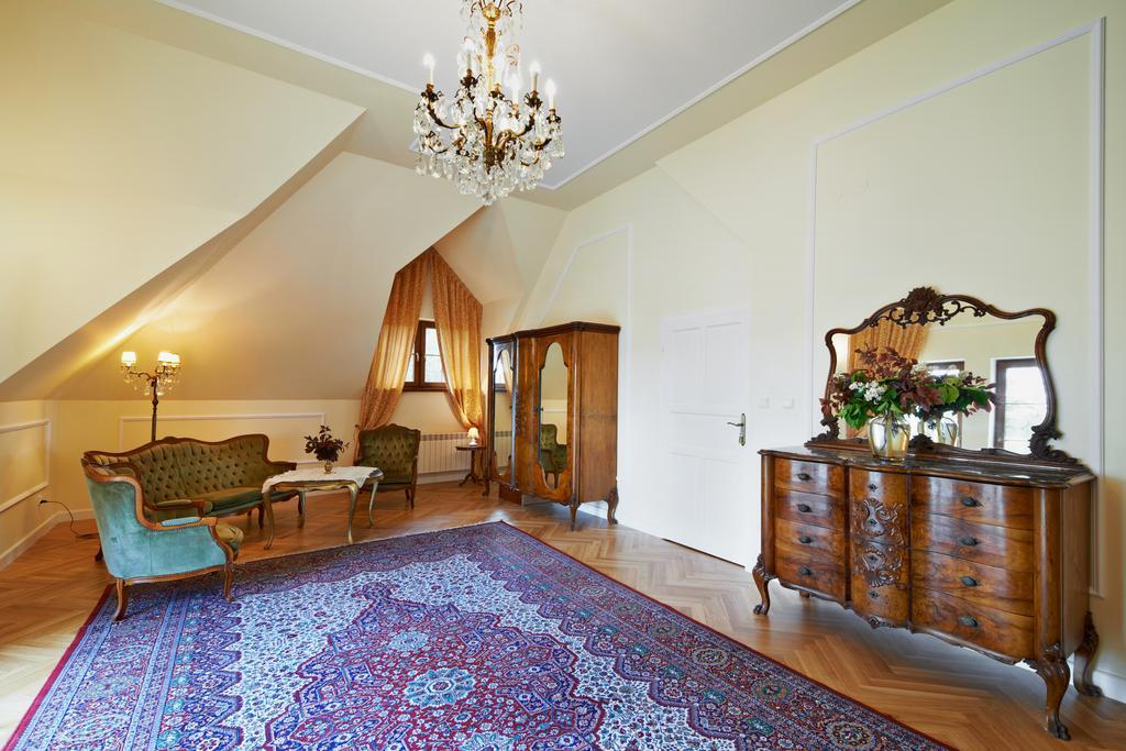 Dwor Osmolice Bed & Breakfast Bialki Dolne Exterior photo