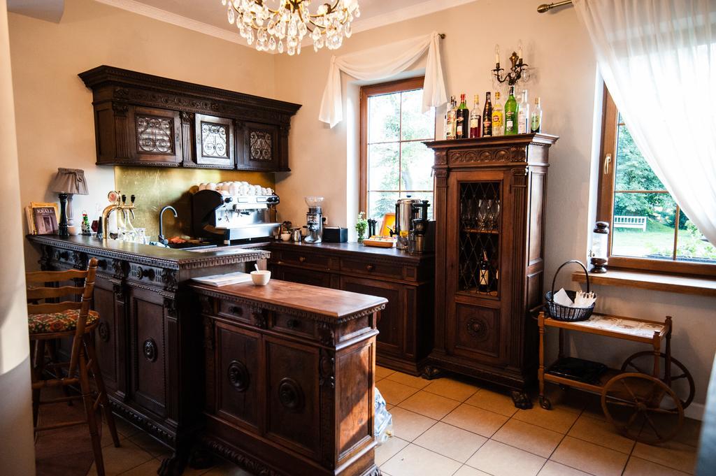 Dwor Osmolice Bed & Breakfast Bialki Dolne Exterior photo