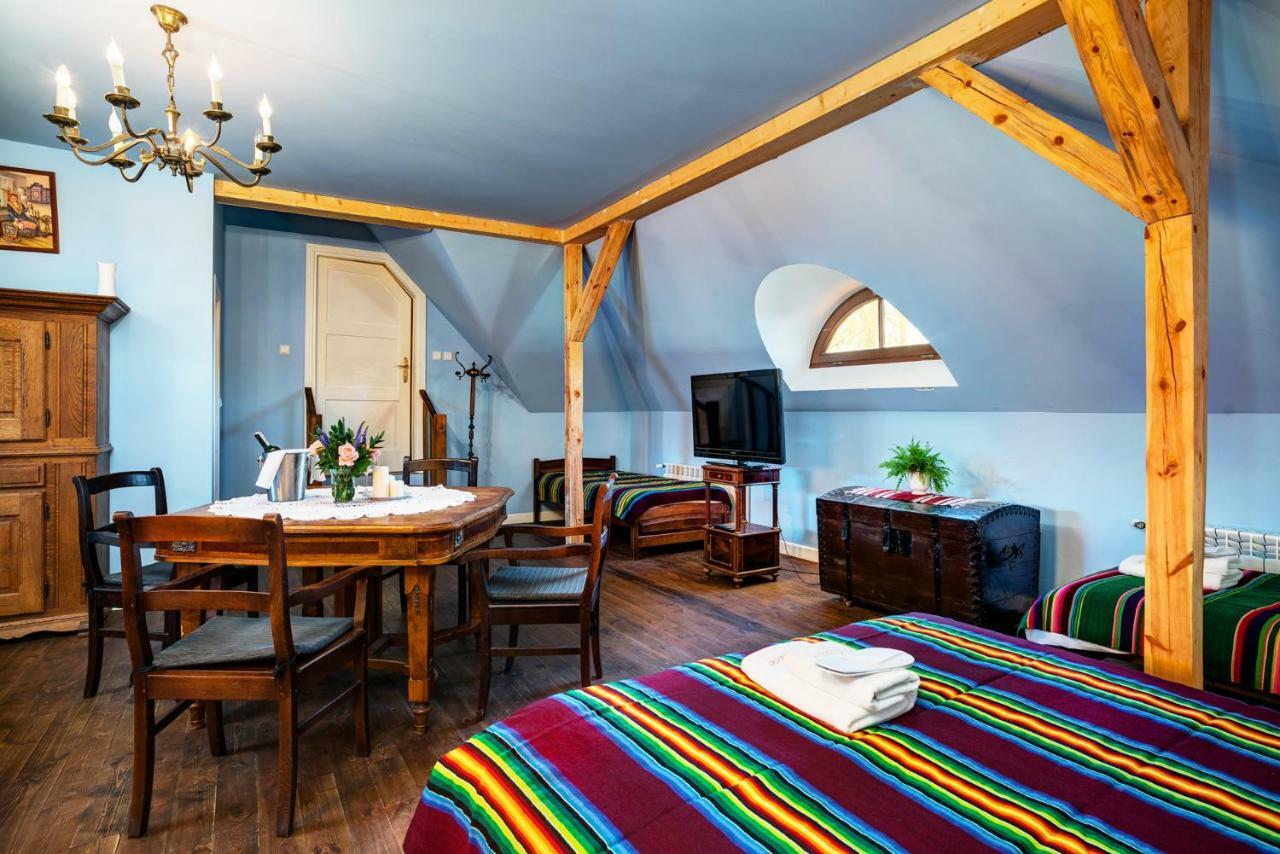 Dwor Osmolice Bed & Breakfast Bialki Dolne Exterior photo