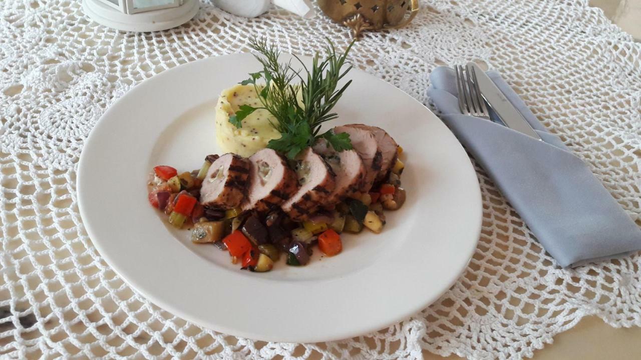 Dwor Osmolice Bed & Breakfast Bialki Dolne Exterior photo