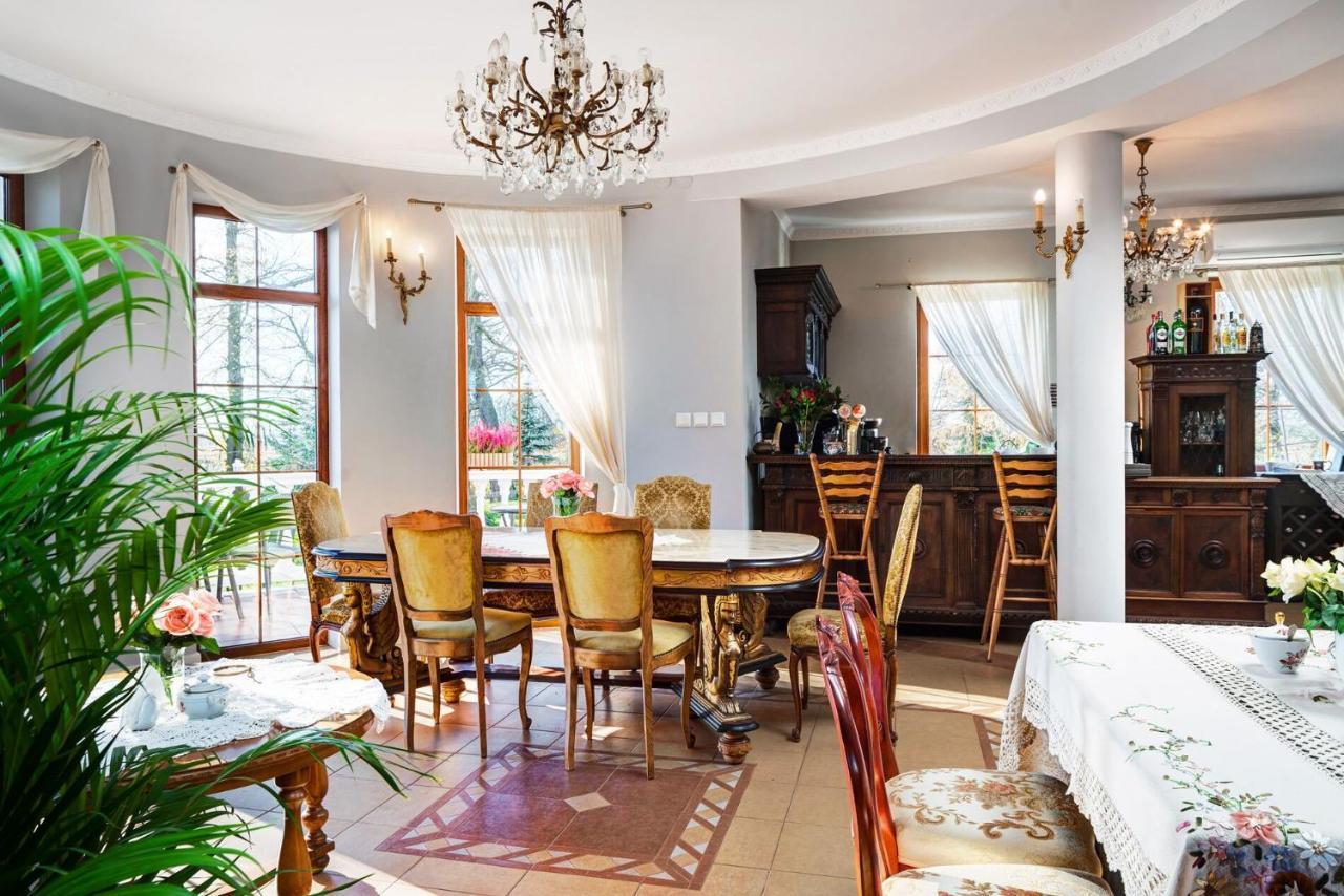 Dwor Osmolice Bed & Breakfast Bialki Dolne Exterior photo